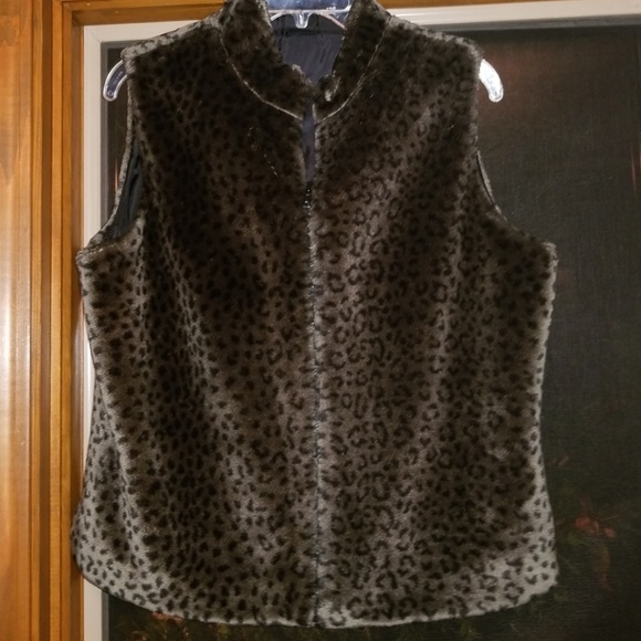 Gorgeous animal print vest - Picture 4 of 4